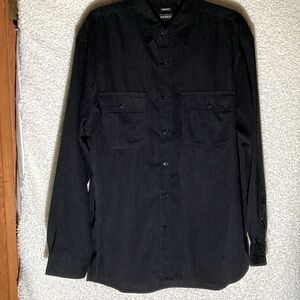 😎 Black button down 🖤 Soft suede feel 😎